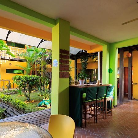 Hotel Boutique La Casa De Las Flores Cahuita Exterior photo