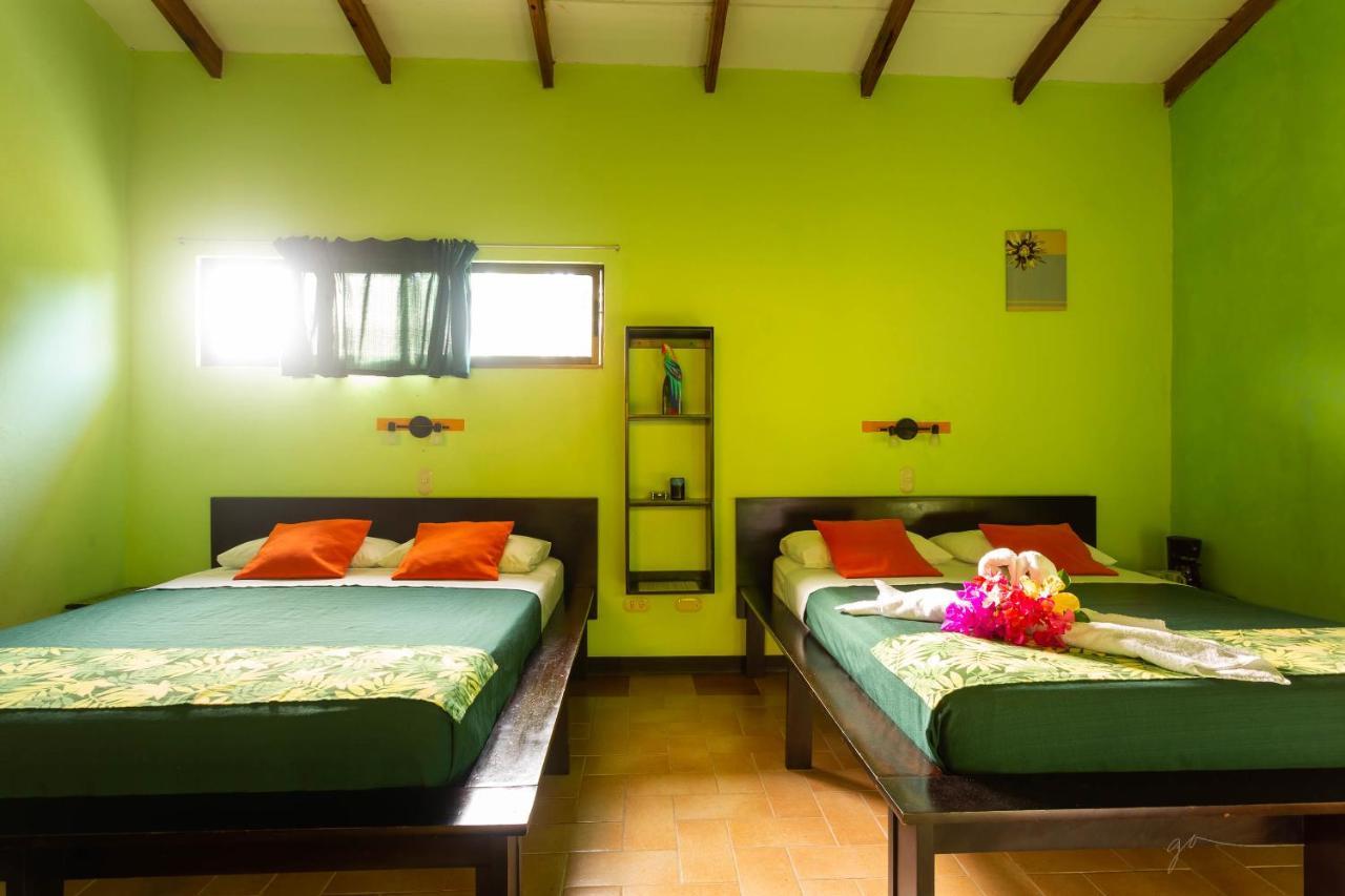 Hotel Boutique La Casa De Las Flores Cahuita Exterior photo