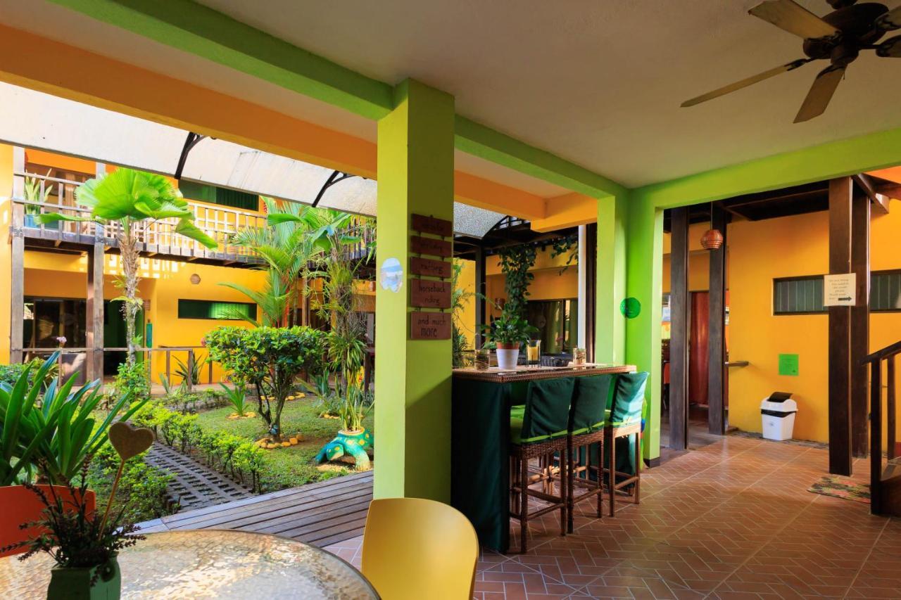 Hotel Boutique La Casa De Las Flores Cahuita Exterior photo