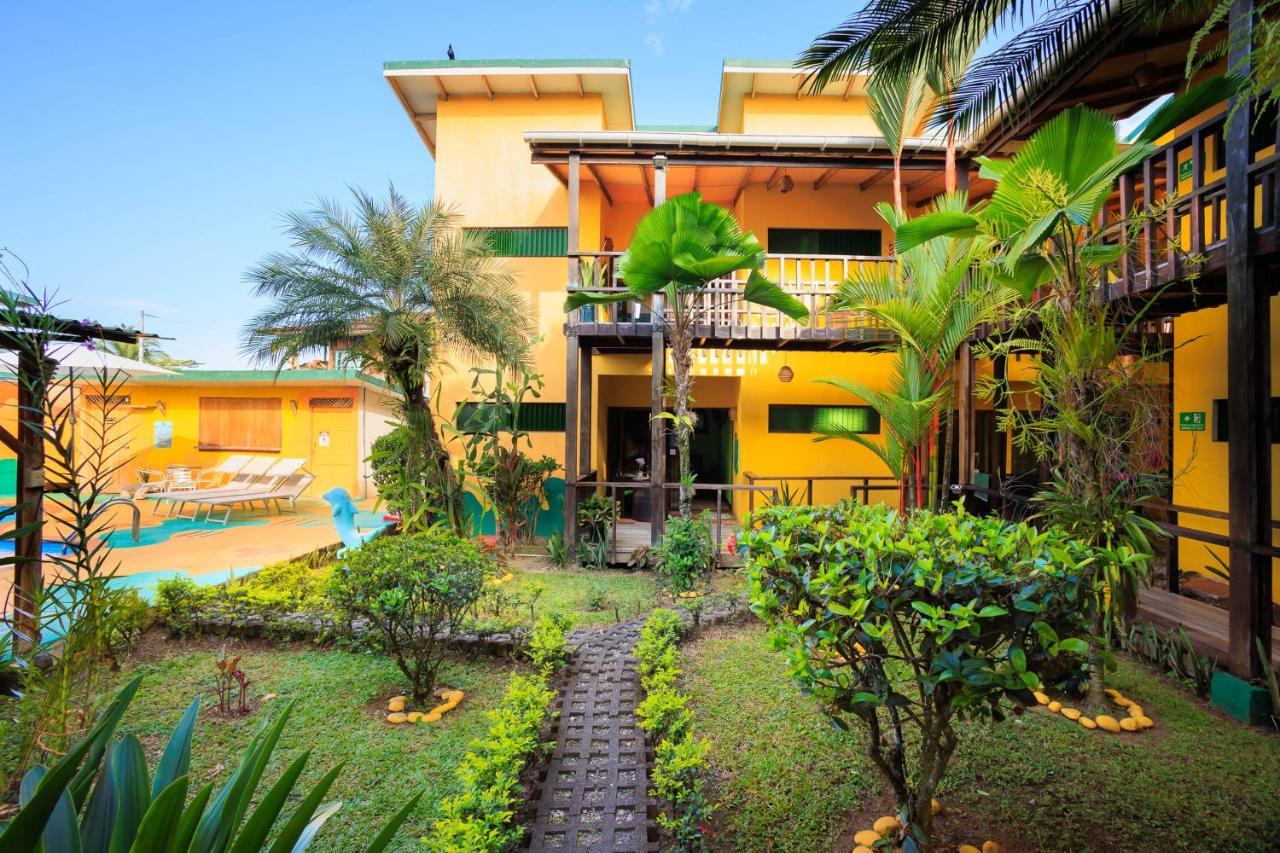 Hotel Boutique La Casa De Las Flores Cahuita Exterior photo