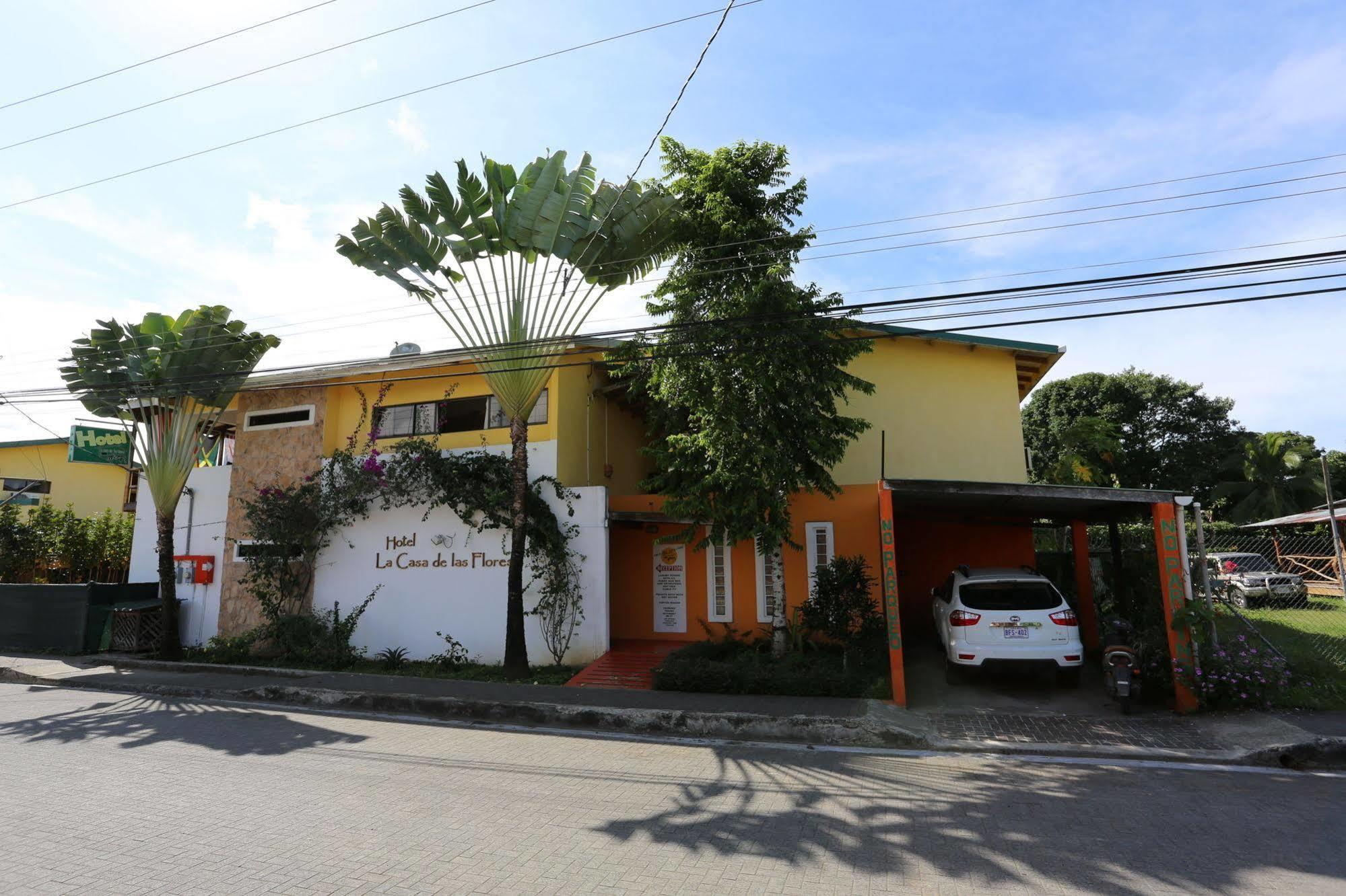 Hotel Boutique La Casa De Las Flores Cahuita Exterior photo